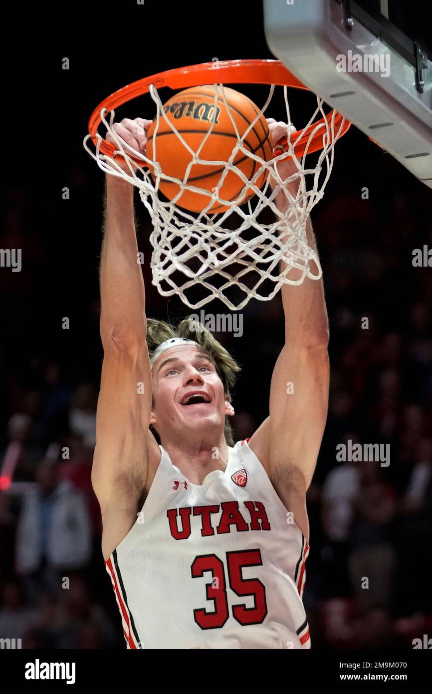 Utah center Branden Carlson dunks against Arizona during the second ...