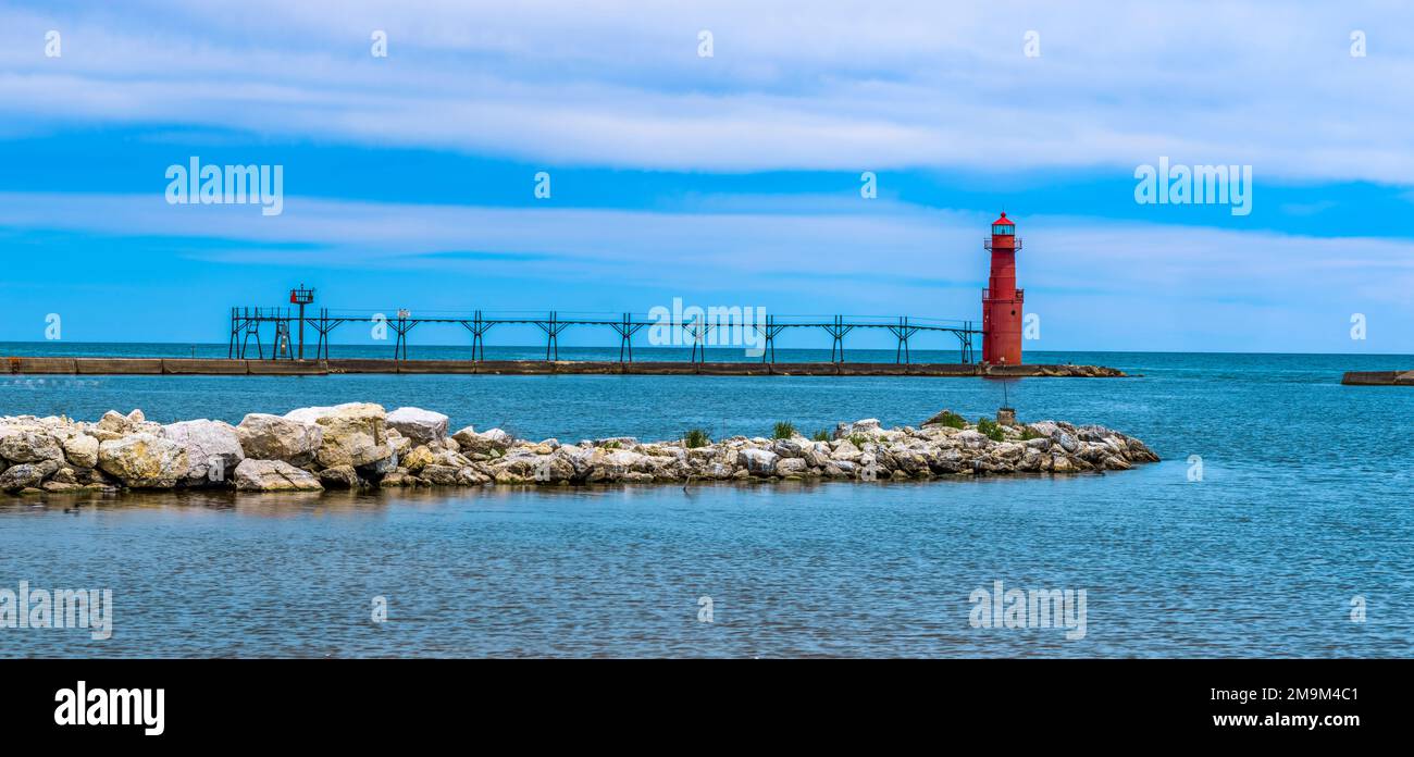 The Algoma Pierhead Lighthouse on Lake Michigan, Algoma, Wisconsin, USA Stock Photo