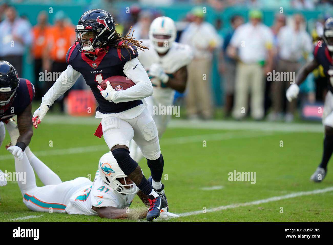 Houston Texans cornerback Tremon Smith (1) runs past Miami Dolphins ...