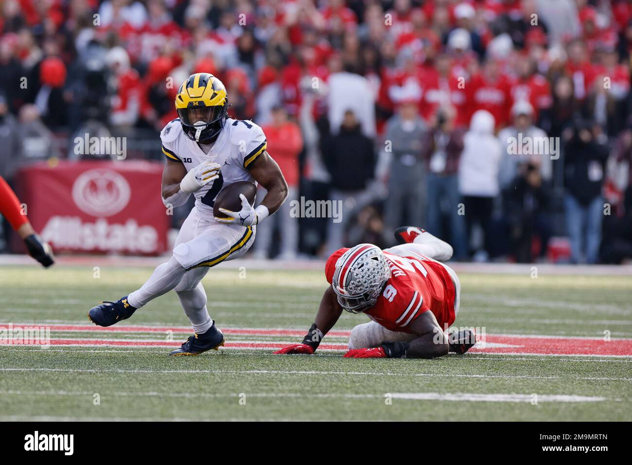 Michigan running back Donovan Edwards plays against Ohio State during