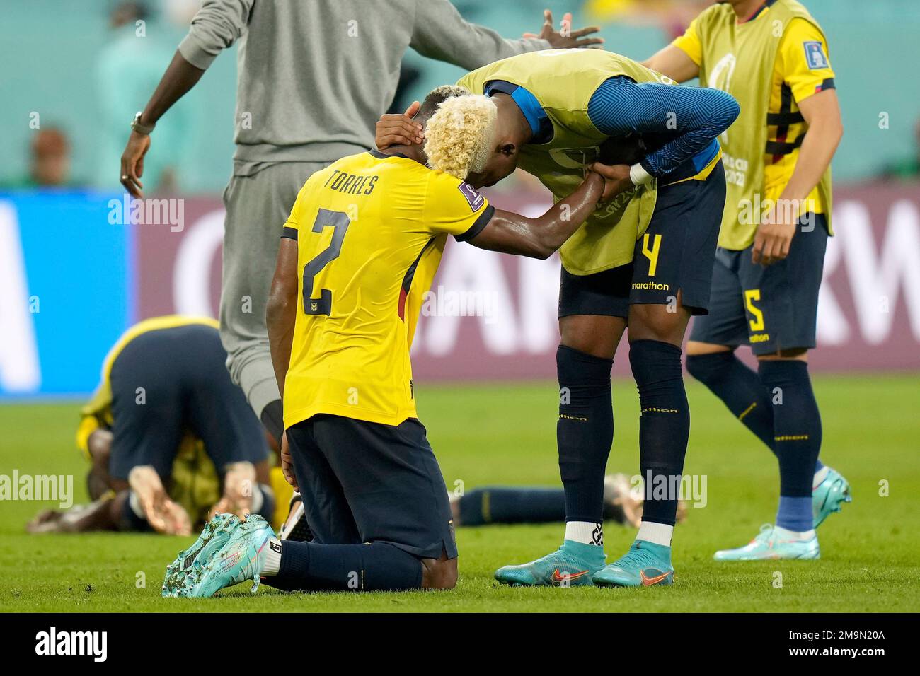 Ecuador players react after losing the World Cup group A soccer match ...