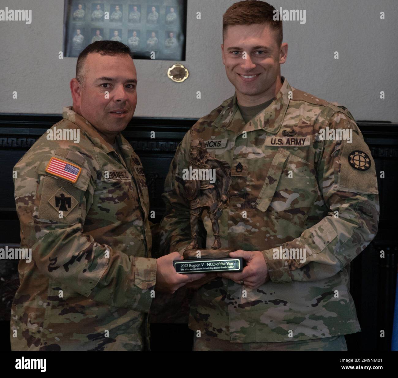 Staff Sgt. Michael Lincks, Missouri National Guard, receives a trophy from Command Sgt. Major John Hernandez, Oklahoma state command sergeant major, for being named the Region V Noncommissioned Officer of the Year in the National Guard Region V Best Warrior competition during an award ceremony in Oklahoma City, May 20, 2022.  Soldiers from across six states tested their physical and mental proficiency to earn the title Best Warrior at Camp Gruber Training Center, near Braggs, Okla., May 15-20, 2022. (Oklahoma National Guard photo by Spc. Caleb Stone) Stock Photo
