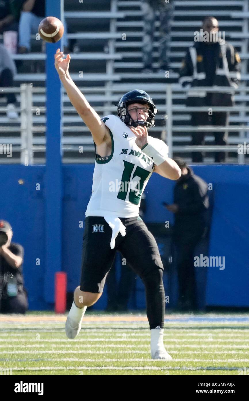 Hawaii quarterback Brayden Schager (13) throws a pass against San Jose