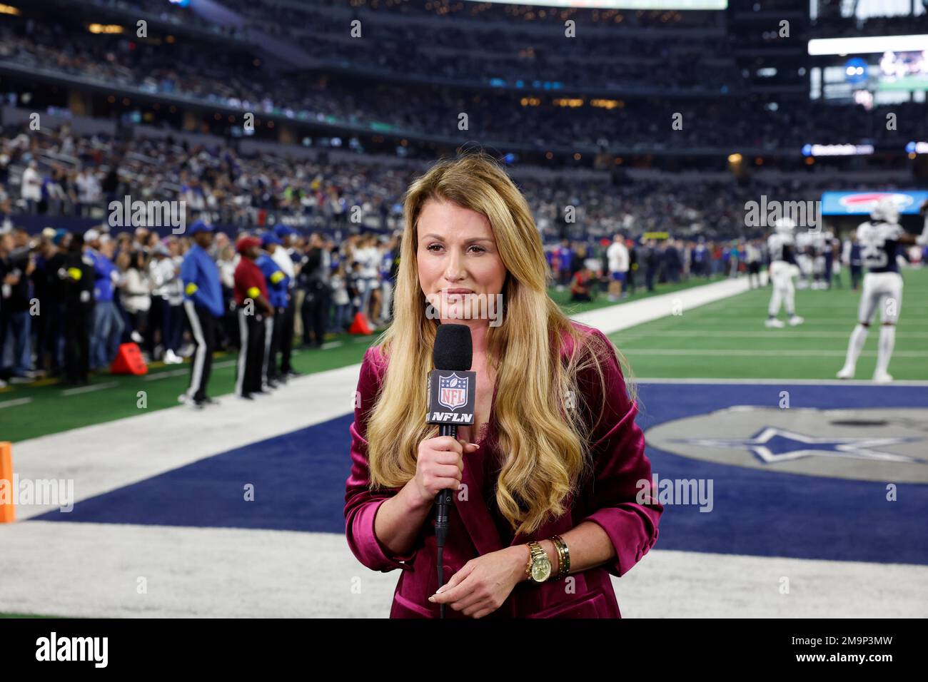NFL Network reporter Jane Slater does a report before a Thanksgiving