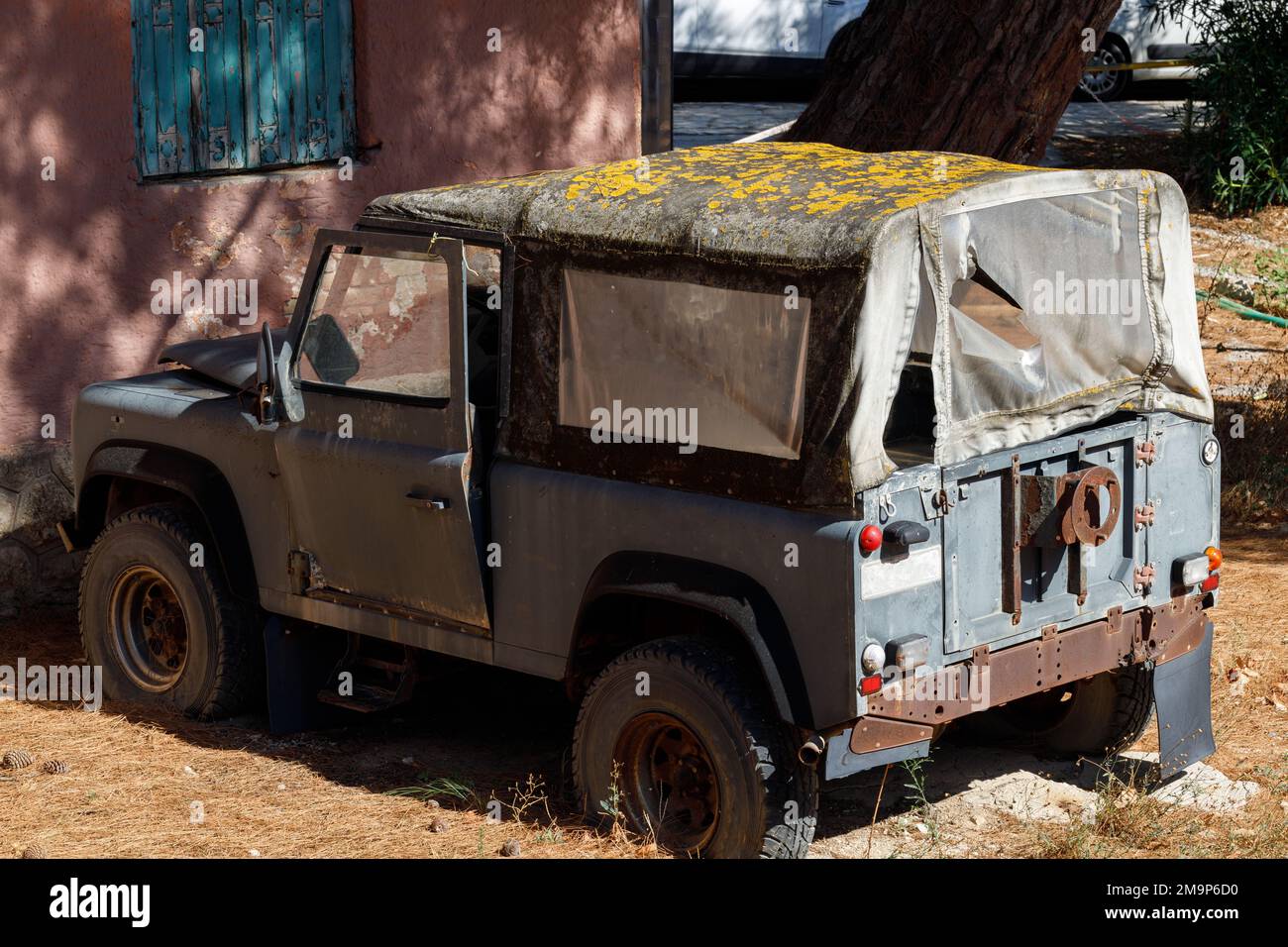 Abandoned, old offroad car. Wrecked 4x4 classic car Stock Photo Alamy
