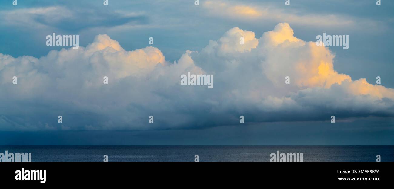 Big island hawaii cloud hi-res stock photography and images - Alamy