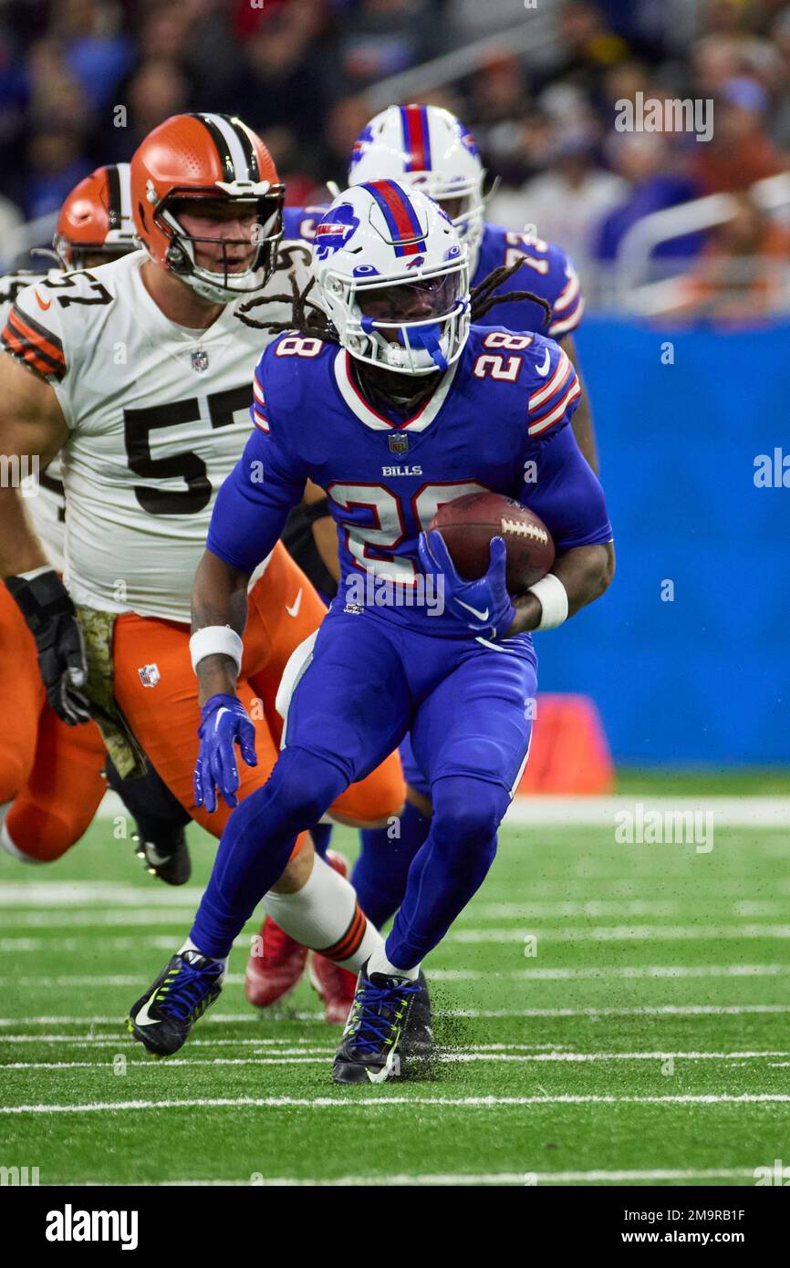 Buffalo Bills running back James Cook (28) rushes against the Cleveland