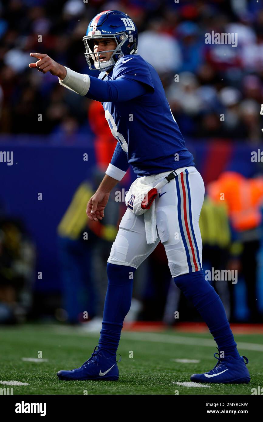 New York Giants quarterback Daniel Jones (8) directs his team against the  Detroit Lions during an NFL football game Sunday, Nov. 20, 2022, in East  Rutherford, N.J. (AP Photo/Adam Hunger Stock Photo - Alamy