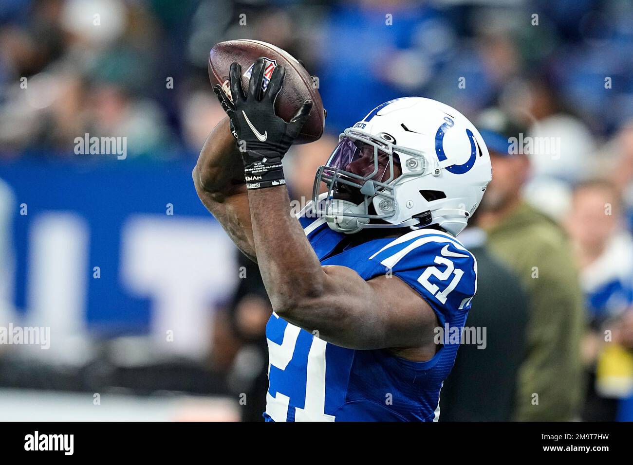 Indianapolis Colts running back Zack Moss (21) makes a catch before an NFL  football game against the Philadelphia Eagles in Indianapolis, Sunday, Nov.  20, 2022. (AP Photo/Darron Cummings Stock Photo - Alamy