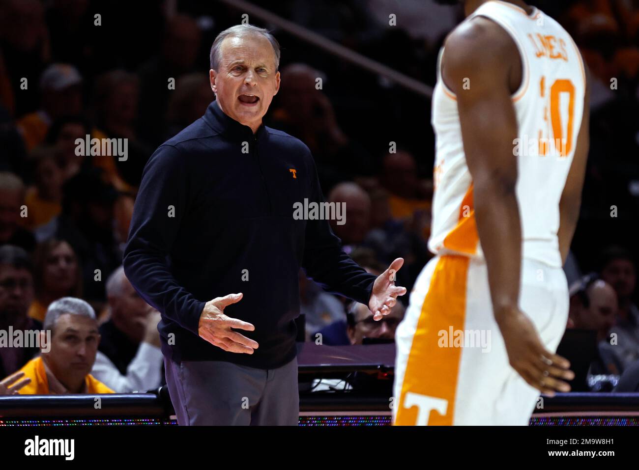 Tennessee coach Rick Barnes yells to guard JosiahJordan James (30