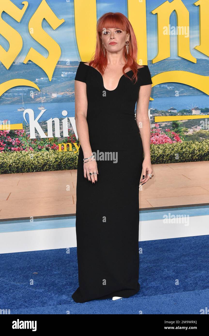 Natasha Lyonne arrives at the premiere of "Glass Onion A Knives Out