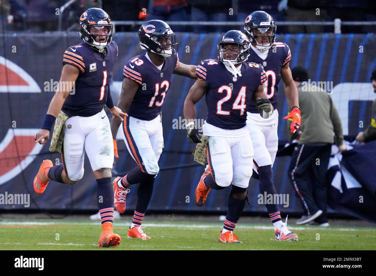 Chicago Bears quarterback Justin Fields (1) runs the ball against the  Detroit Lions during the first half of an NFL football game in Chicago,  Sunday, Nov. 13, 2022. (AP Photo/Nam Y. Huh)