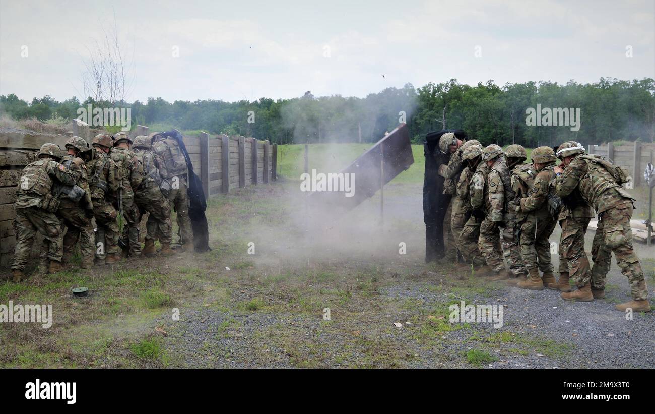 Sapper Charge Rope Uli knot slider charge hi-res stock photography and images - Alamy