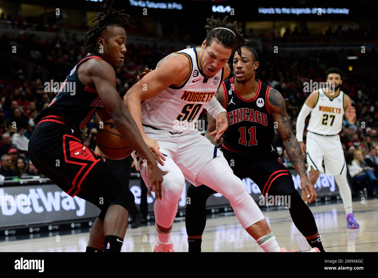 Denver Nuggets' Aaron Gordon (50) battles Chicago Bulls' Ayo