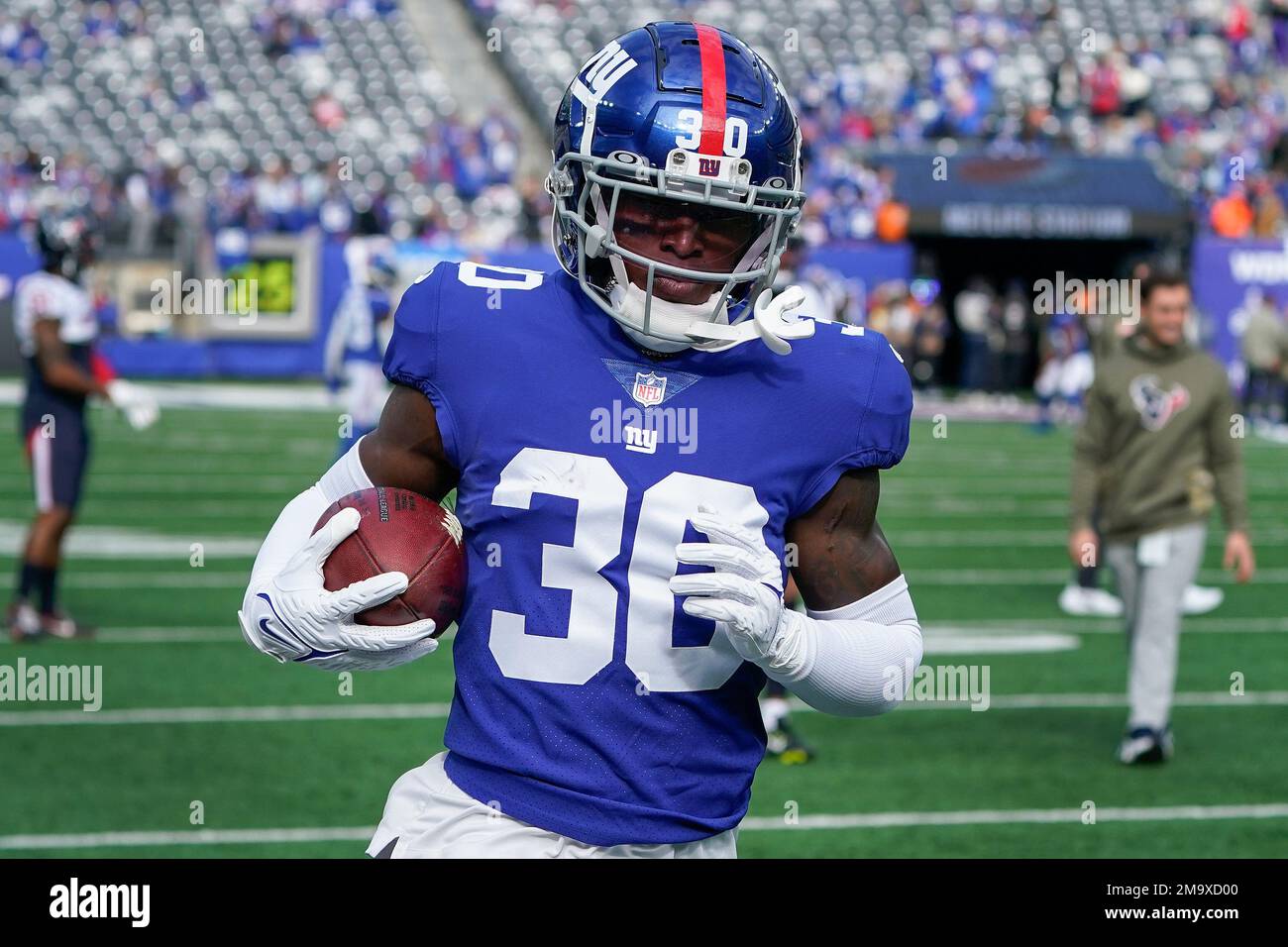 New York Giants cornerback Darnay Holmes (30) warms up before playing  against the Houston Texans in an NFL football game, Sunday, Nov. 13, 2022,  in East Rutherford, N.J. (AP Photo/John Minchillo Stock