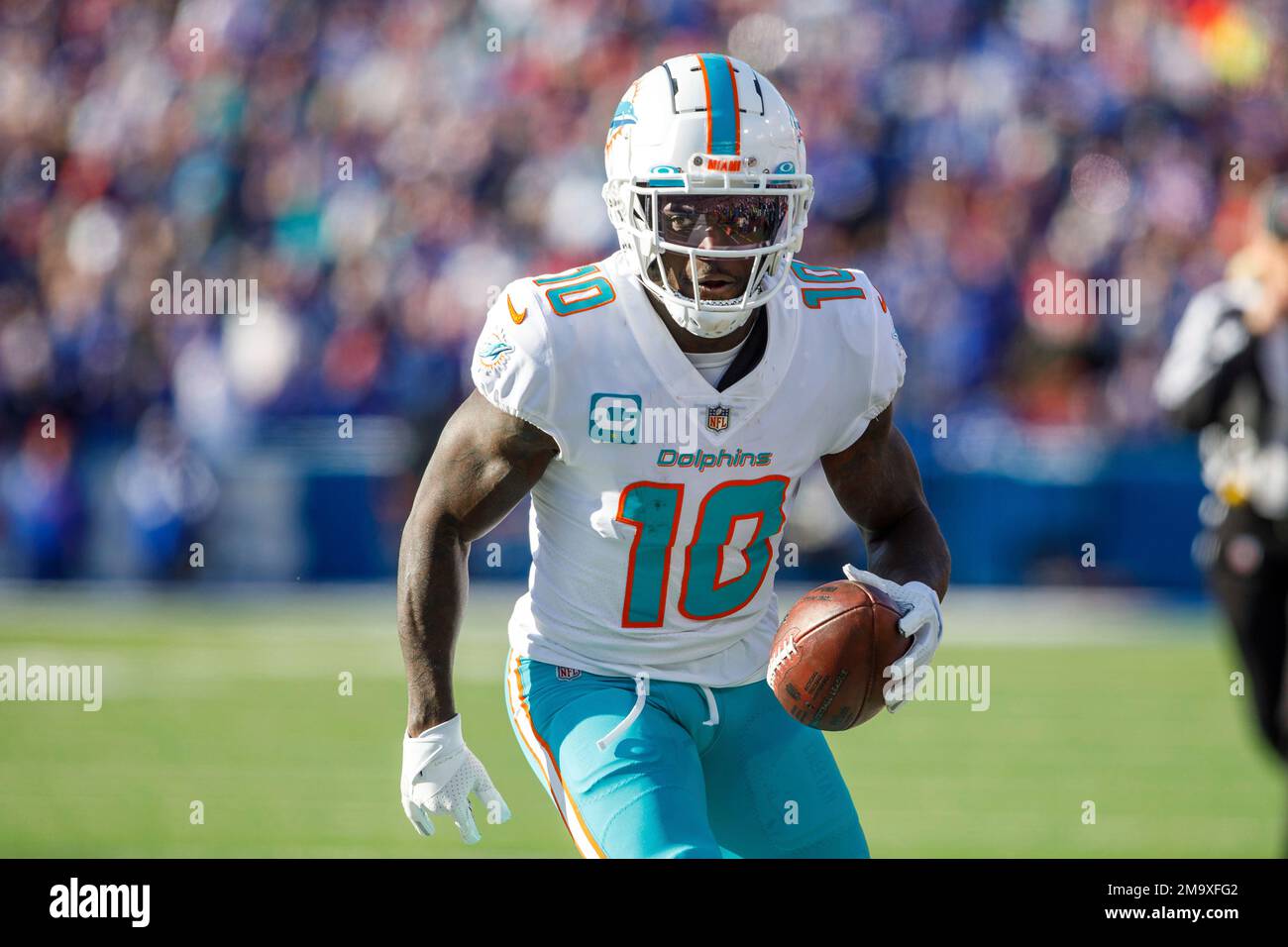 EAST RUTHERFORD, NJ - OCTOBER 09: Miami Dolphins wide receiver Tyreek Hill  (10) runs after the catch during the National Football League game between  the New York Jets and Miami Dolphins on