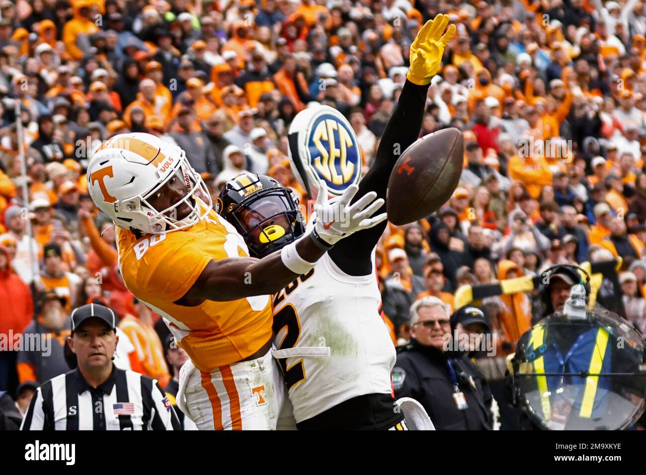 Tennessee wide receiver Ramel Keyton (80) tries to make a catch as he's