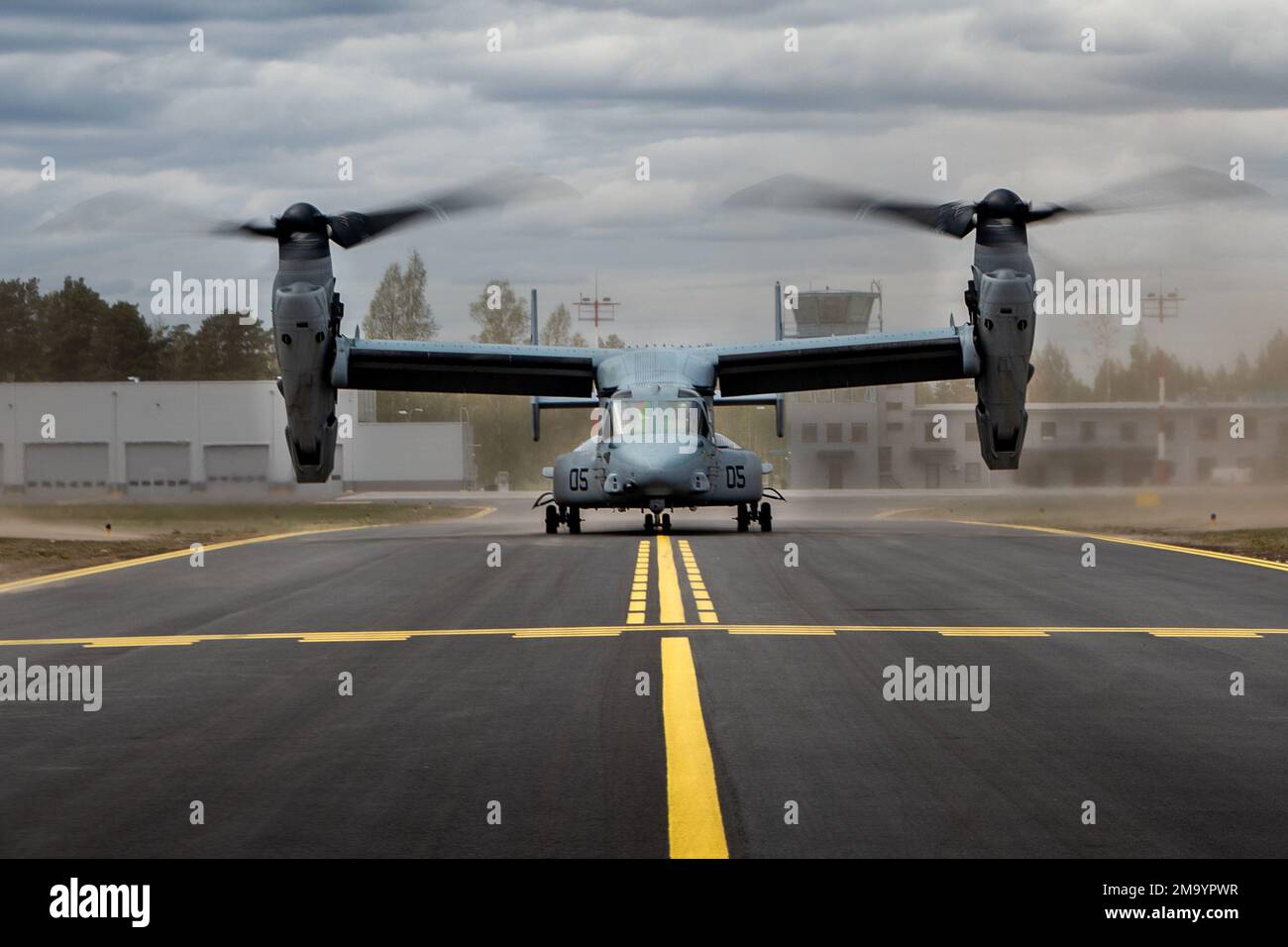 A U.S. Marine Corps MV-22 Osprey, assigned to the Aviation Combat Element, 22nd Marine Expeditionary Unit, takes off from Parnu Airfield, Parnu, Estonia, to return to Wasp-class amphibious assault ship USS Kearsarge (LHD 3), during ship-to-shore movements May 21, 2022. The 22nd MEU is participating in the Estonian-led exercise Siil 22 (Hedgehog 22 in English). Hedgehog 22 brings together members of the Estonian Defense Force and Sailors and Marines under Commander Task Force 61/2 to enhance allied interoperability and preserve security and stability in the Baltic region. Stock Photo