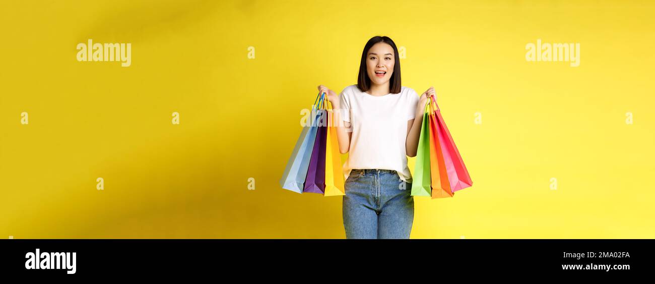 Asian chinese girl going shopping hi-res stock photography and images ...