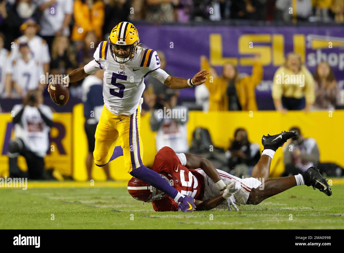 LSU Quarterback Jayden Daniels (5) And Alabama Linebacker Dallas Turner ...