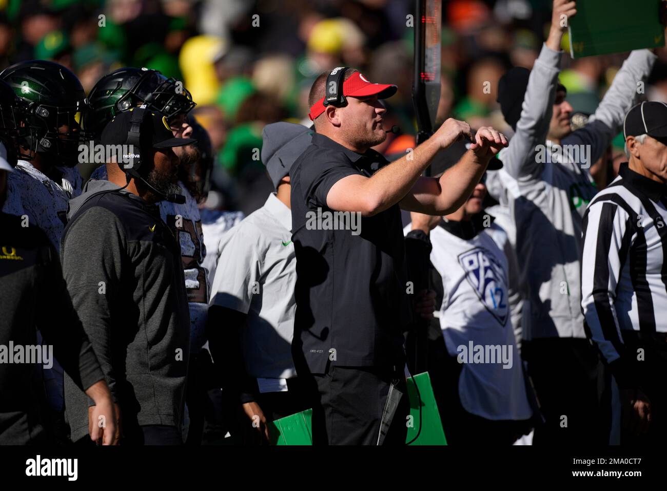 Oregon Defensive Coordinator Tosh Lupoi In The First Half Of An NCAA ...