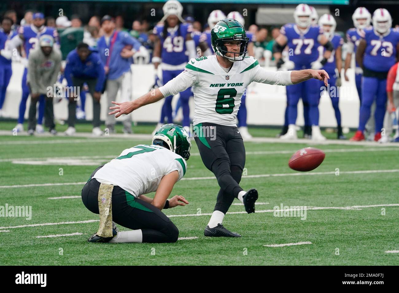 New York Jets placekicker Greg Zuerlein (6) boots a field goal during
