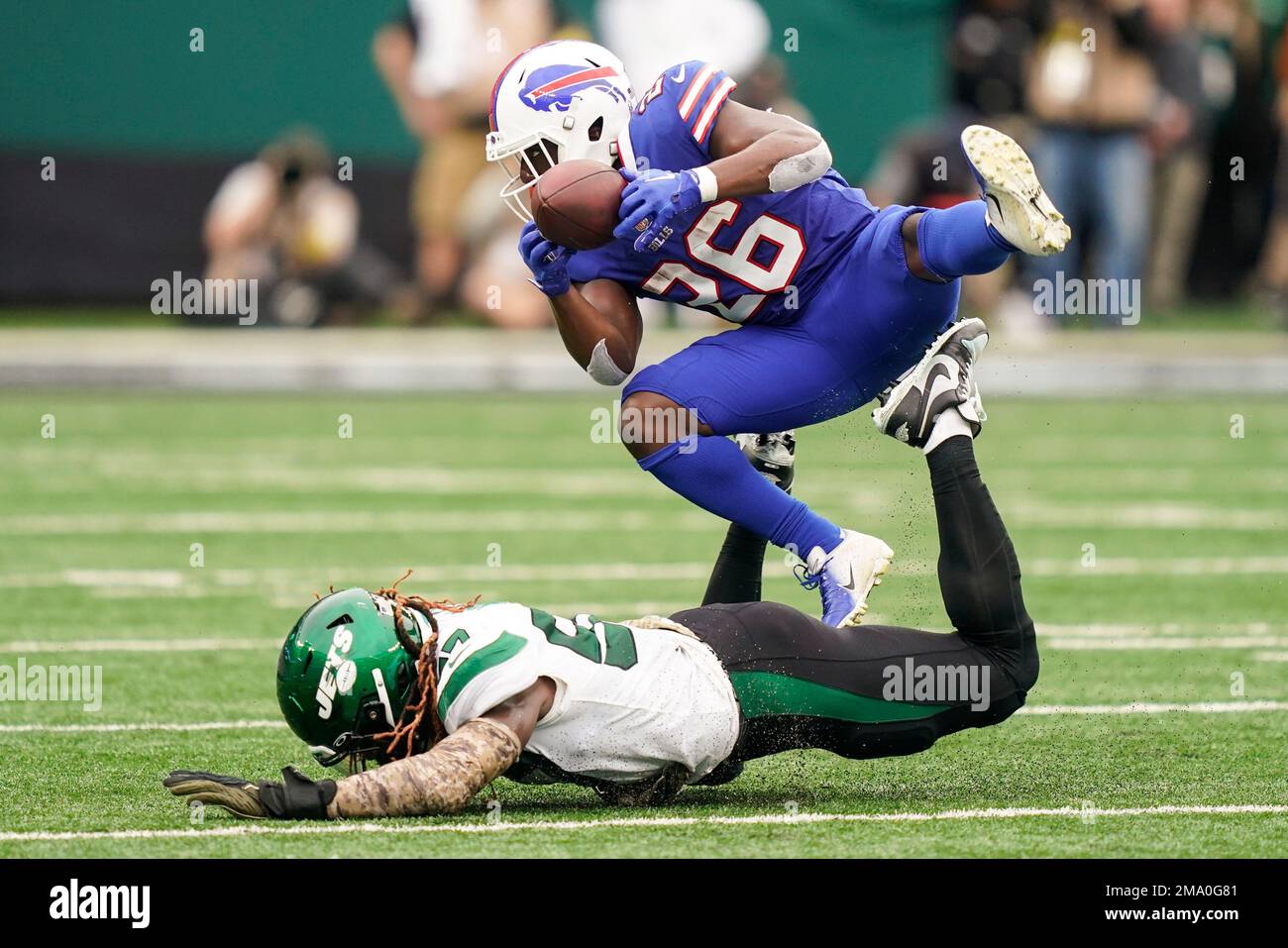 EAST RUTHERFORD, NJ - NOVEMBER 06: Buffalo Bills running back Devin  Singletary (26) warms up prior to the National Football League game between  the New York Jets and Buffalo Bills on November