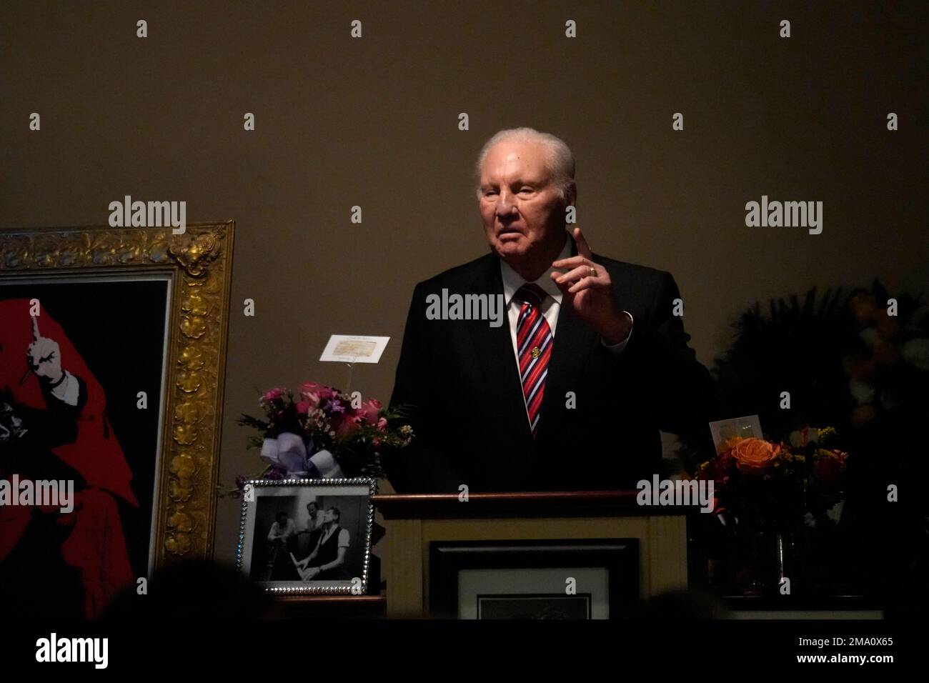 Televangelist Jimmy Swaggart speaks at the funeral service for his ...