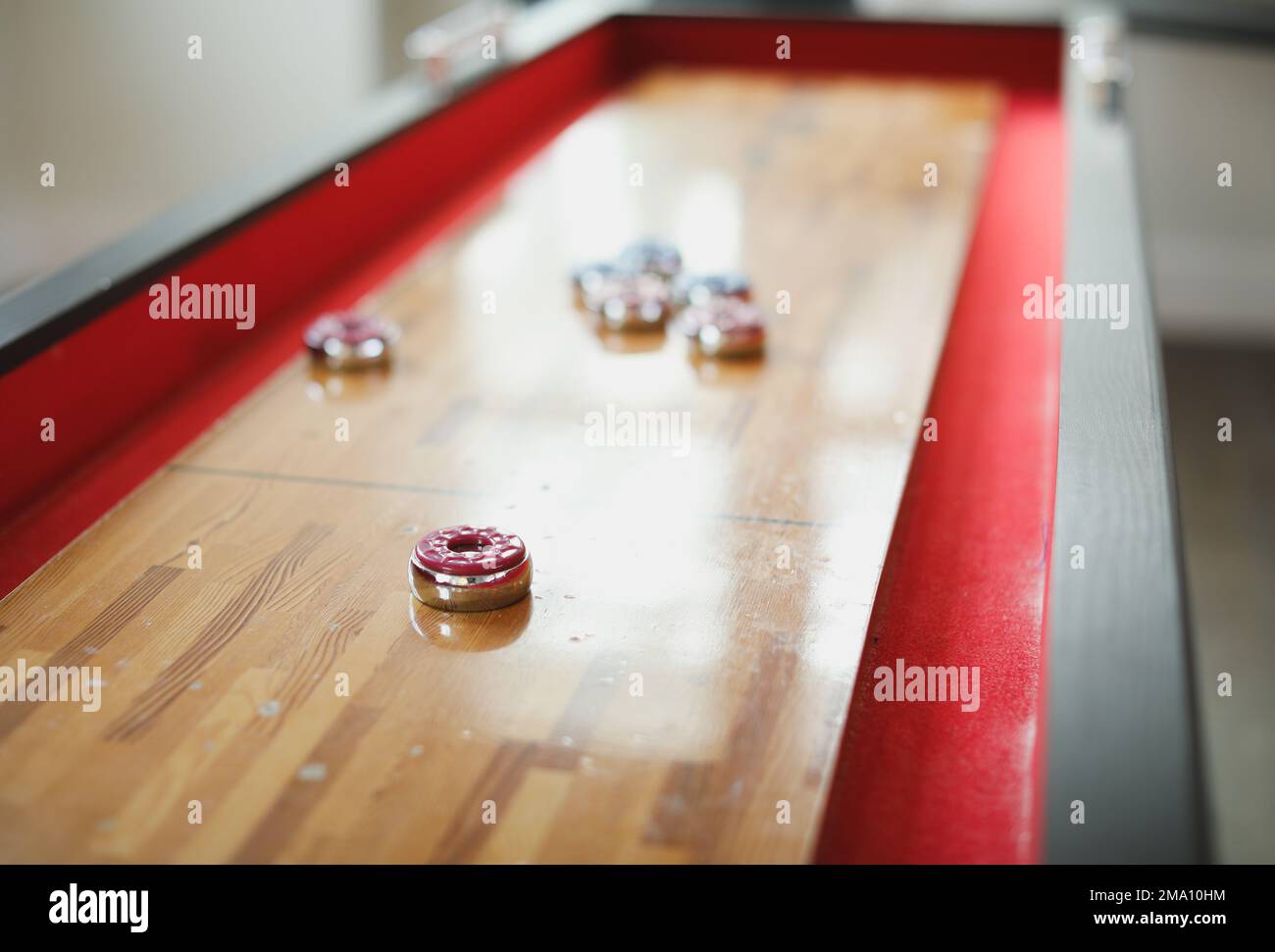 Shuffleboard american games sport recreation Stock Photo Alamy