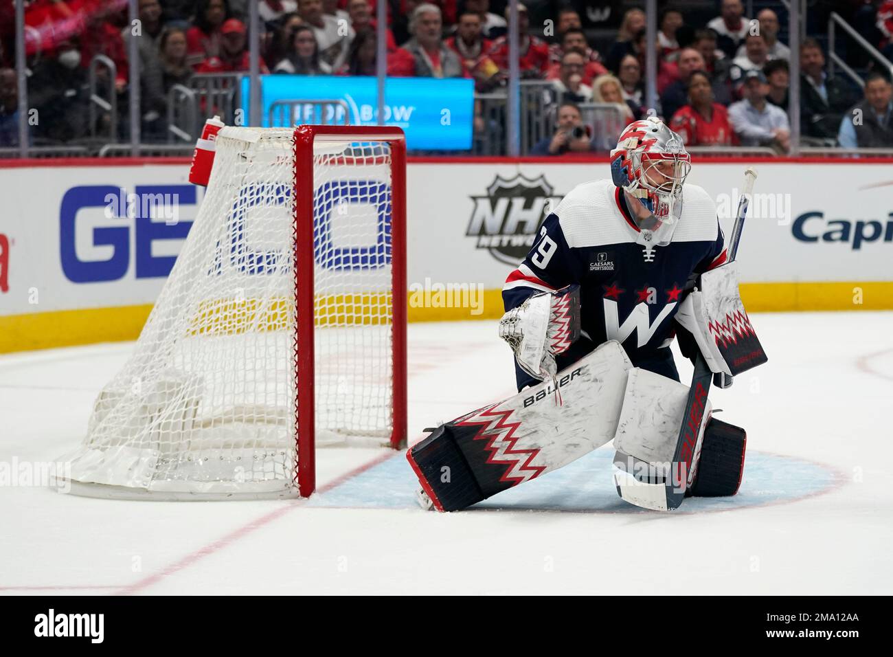 Washington Capitals goaltender Charlie Lindgren in the second period of