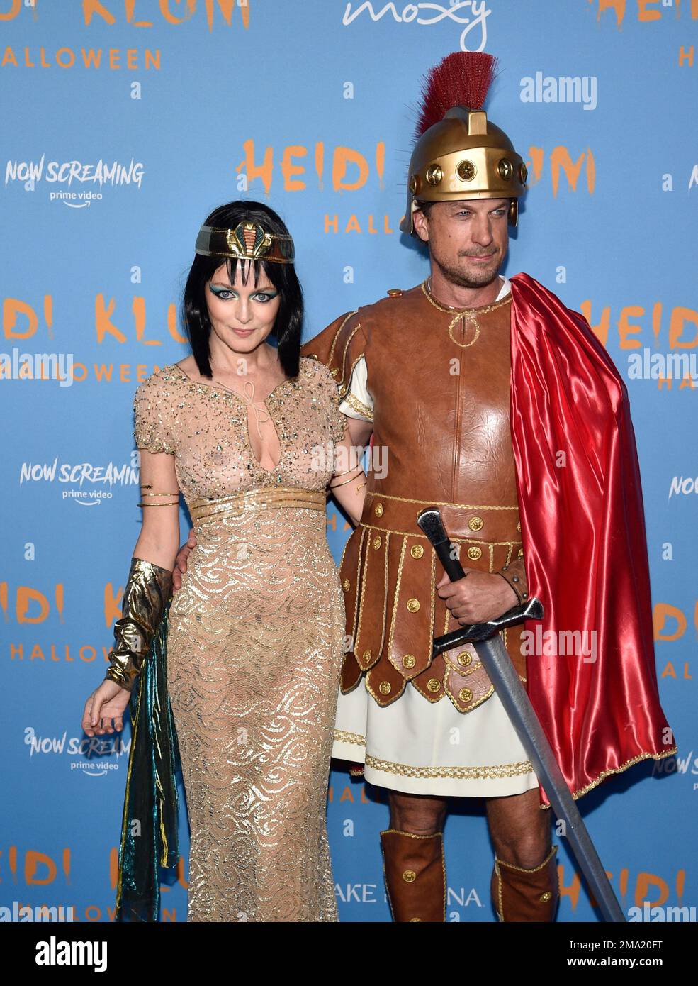 Heather Graham, left, and John de Neufville attend Heidi Klum's 21st