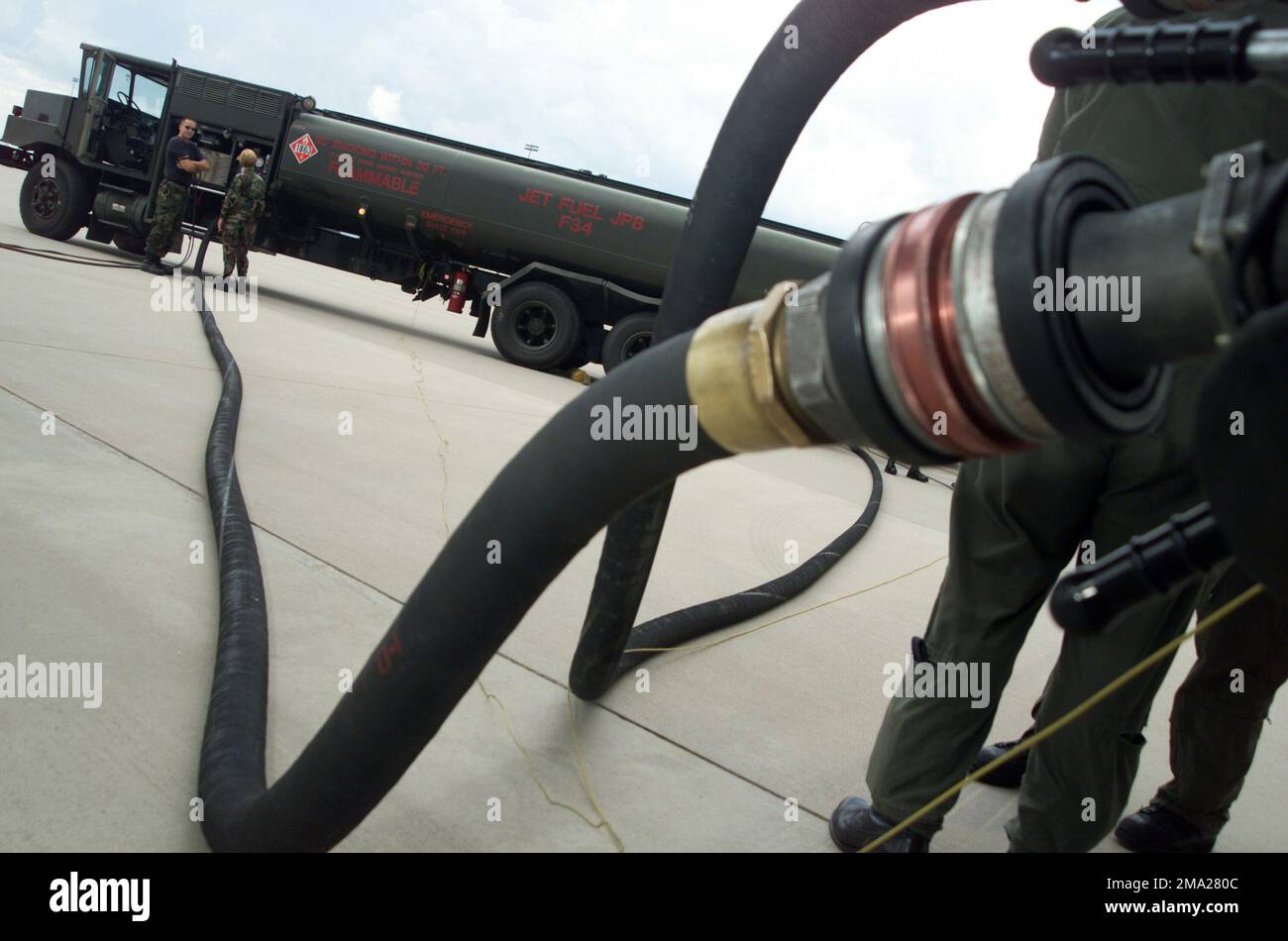 Usaf R12 040813-F-3208M-307. The fuel hoses are laid out from a R11 Aircraft ...