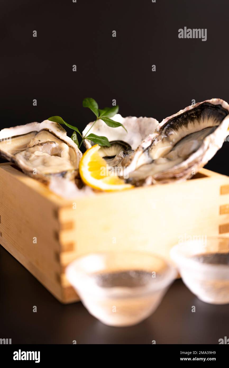 How to eat oysters Japanese style Stock Photo Alamy