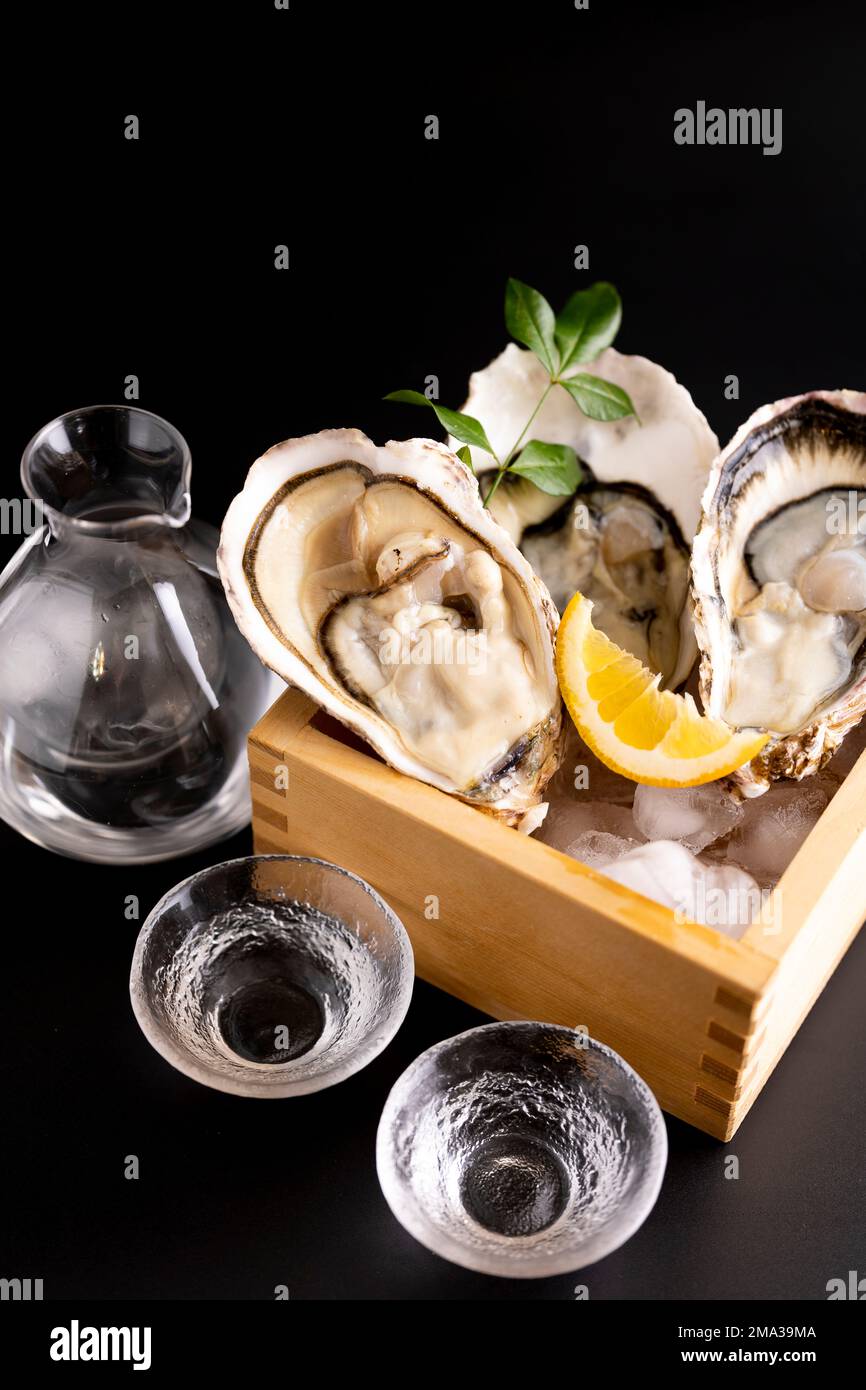 How to eat oysters Japanese style Stock Photo Alamy