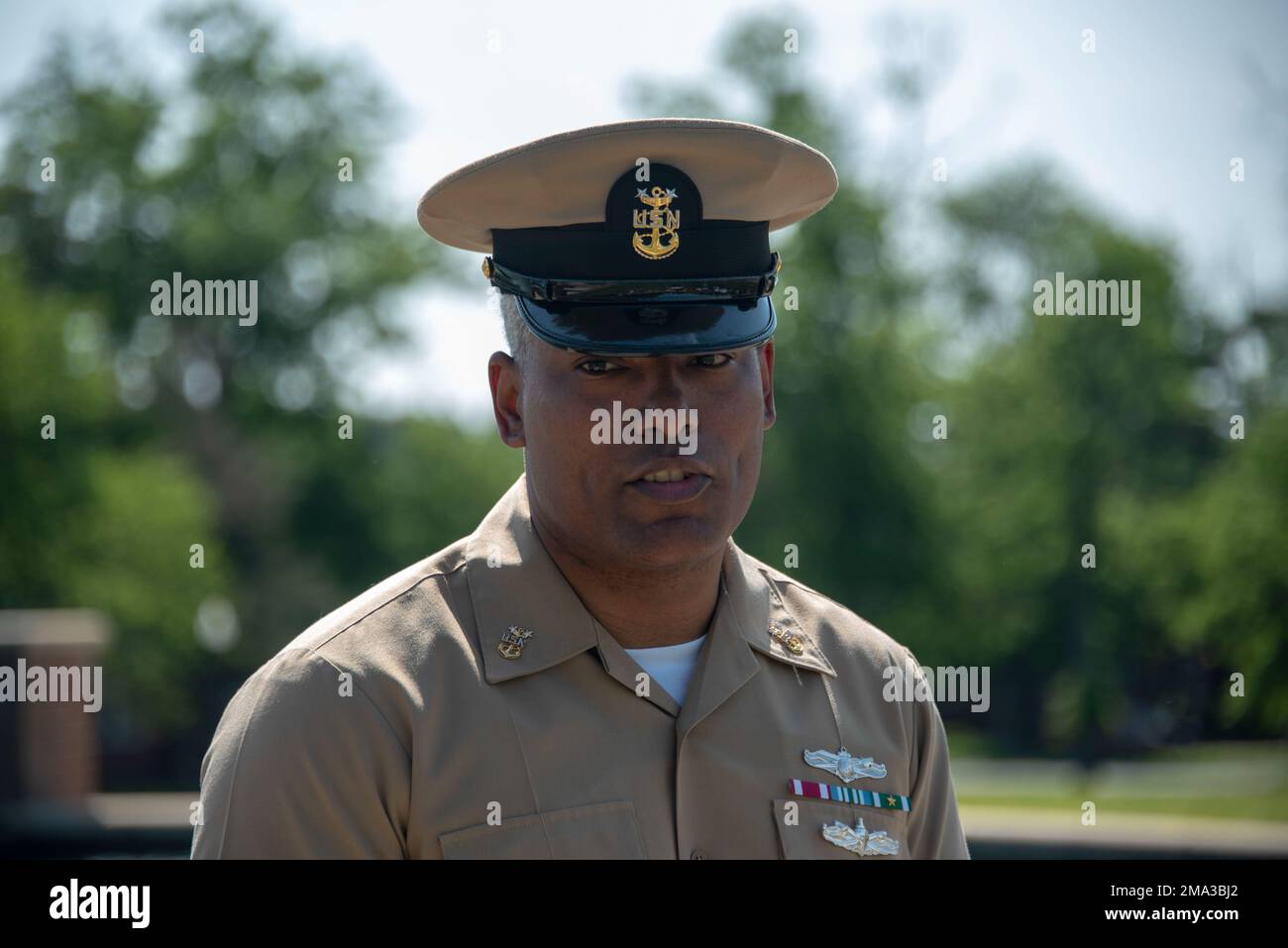 220523-N-XK809-1091 FORT MEADE, Md. (May 23, 2022) Master Chief Information Systems Technician Amaury Ponciano, from Union City, N.J., assigned to U.S. Fleet Cyber Command/U.S. 10th Fleet, speaks to the crowd after being pinned to his current rank during a pinning ceremony at the fountain by the Fort Meade Parade Field. Stock Photo