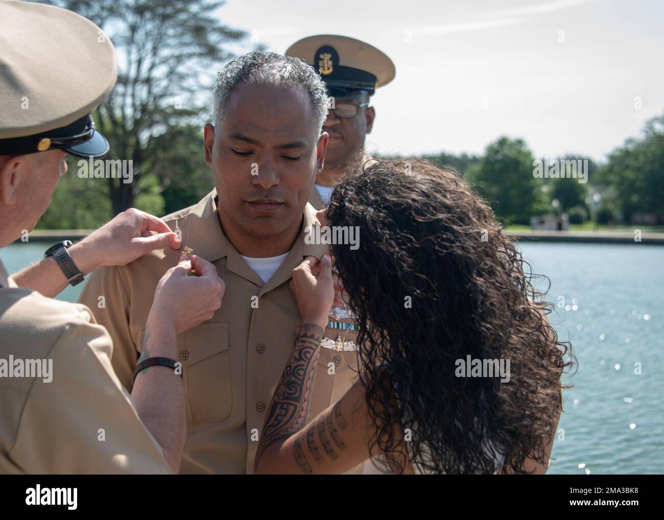 220523-N-XK809-1026 FORT MEADE, Md. (May 23, 2022) Master Chief Information Systems Technician Amaury Ponciano, from Union City, N.J., assigned to U.S. Fleet Cyber Command/U.S. 10th Fleet, is pinned to his current rank during a pinning ceremony at the fountain by the Fort Meade Parade Field. Stock Photo