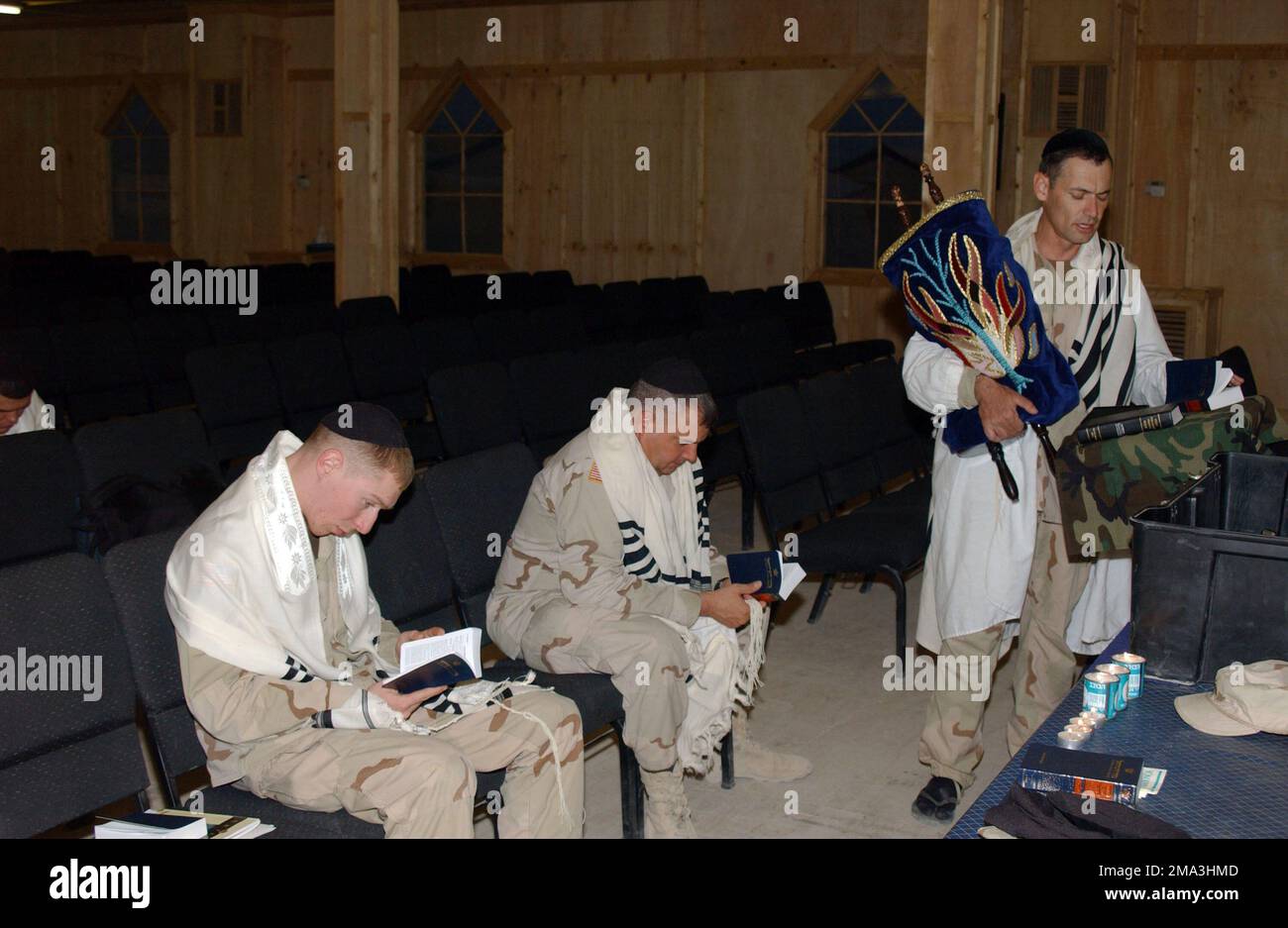 040924-A-2912C-009. Base: Kandahar Airfield Country: Afghanistan (AFG) Stock Photo