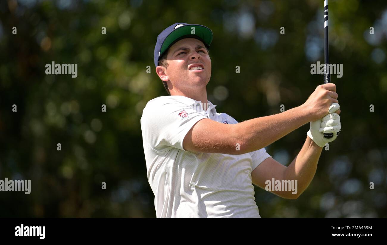 Chaz Aurilia, of Arizona, watches his tee shot on the 18th hole during ...