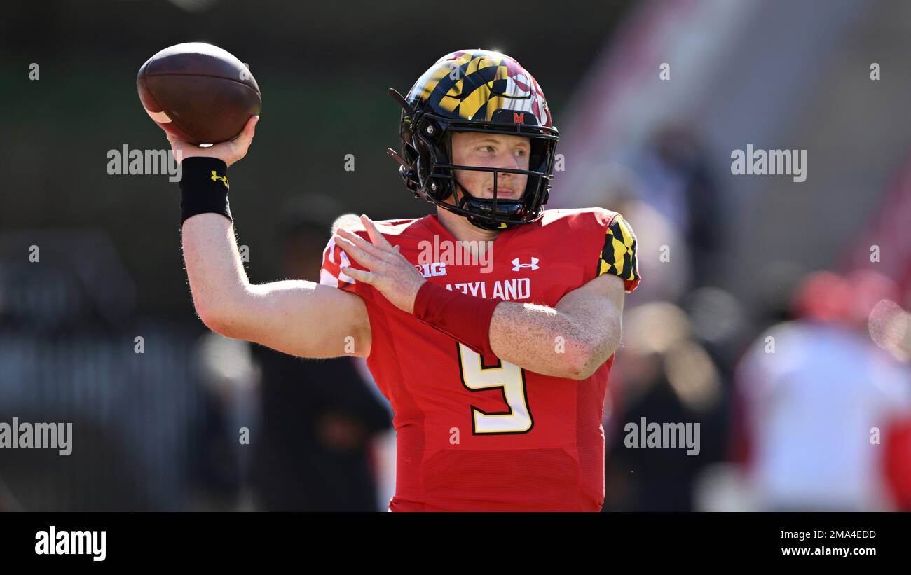 Maryland quarterback Billy Edwards Jr. warms up before playing ...