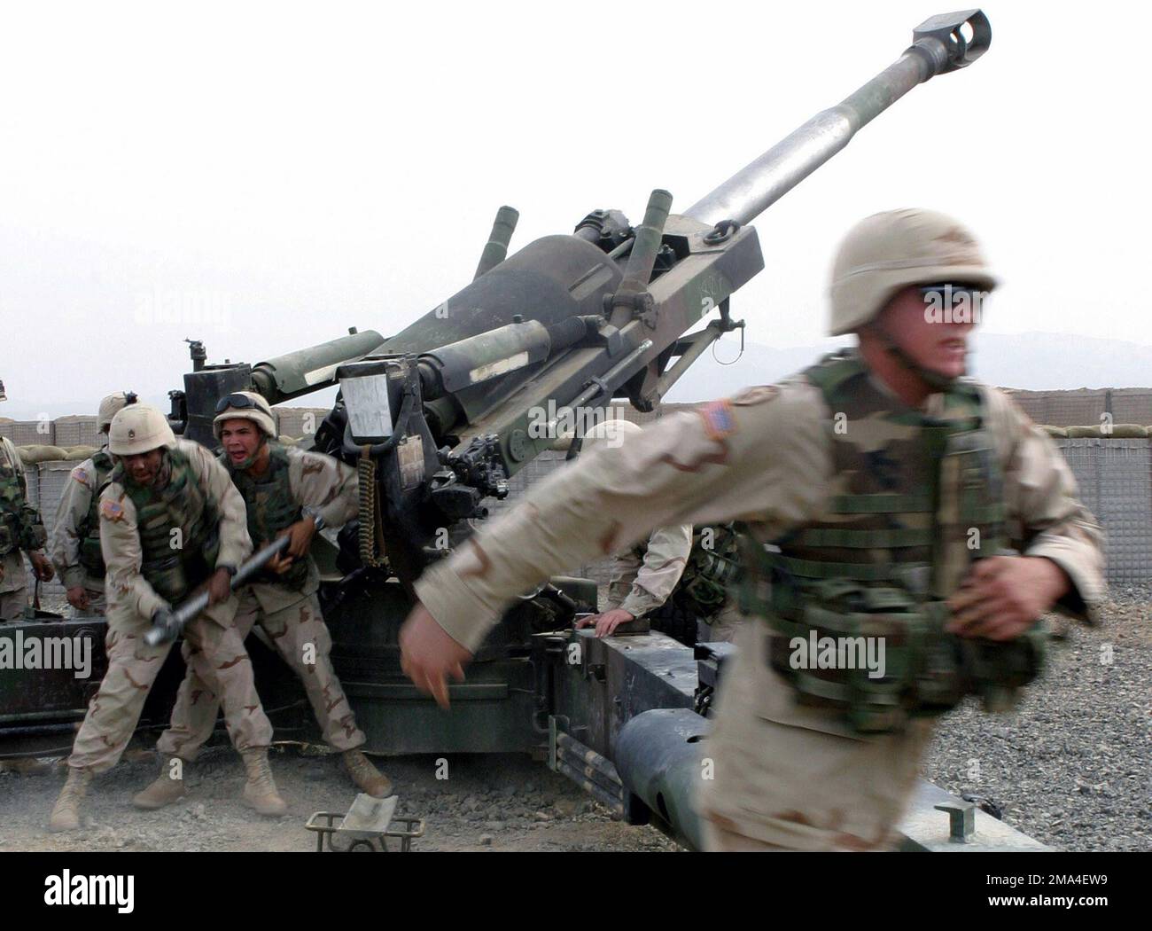 US Marine Corps (USMC) M198 155mm Howitzer gun crew from Fox Battery