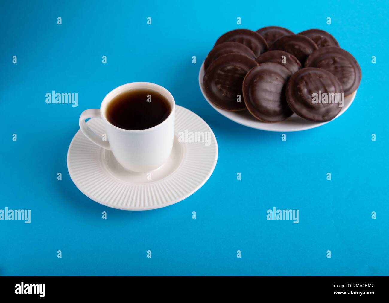 Cup and saucer biscuit hires stock photography and images Alamy