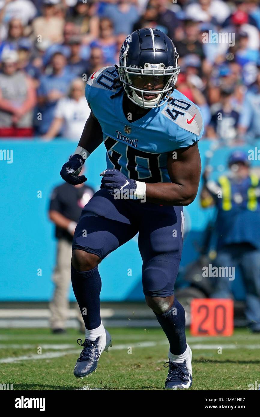 Tennessee Titans running back Dontrell Hilliard plays against the