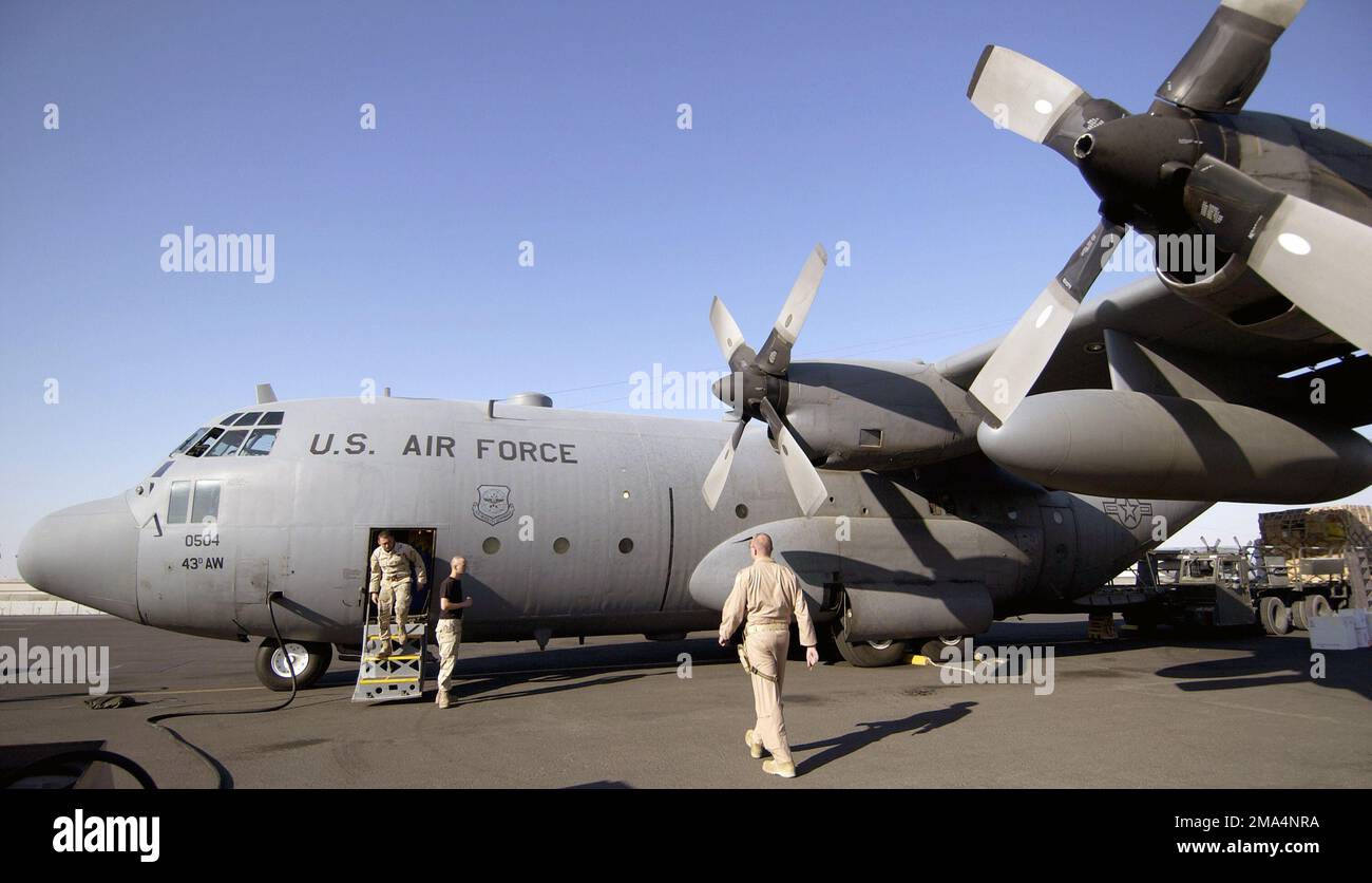 Military personnel engagement hi-res stock photography and images - Alamy