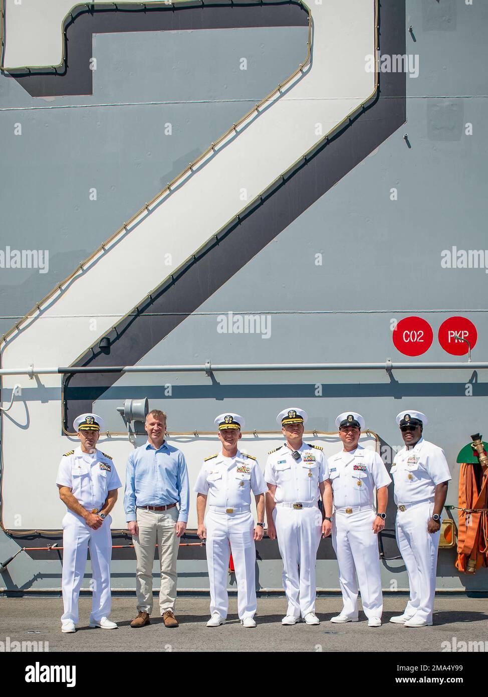 LOS ANGELES (May 24, 2022) Under Secretary of the Navy Erik K. Raven, 2nd from the left, takes a group photo with Capt. Aaron Taylor, left, commanding officer of amphibious assault ship USS Essex (LHD 2), Rear Adm. Michael Baze, left center, commander, Expeditionary Strike Group Three, Capt. Wayne Liebold, right center, executive officer of Essex, Command Master Chief Jason Ortega, 2nd from the right, and Command Master Chief Jasen Williams, right, during Los Angeles Fleet Week, May 24, 2022. Los Angeles Fleet Week is an opportunity for the American public to meet their Navy, Marine Corps and Stock Photo