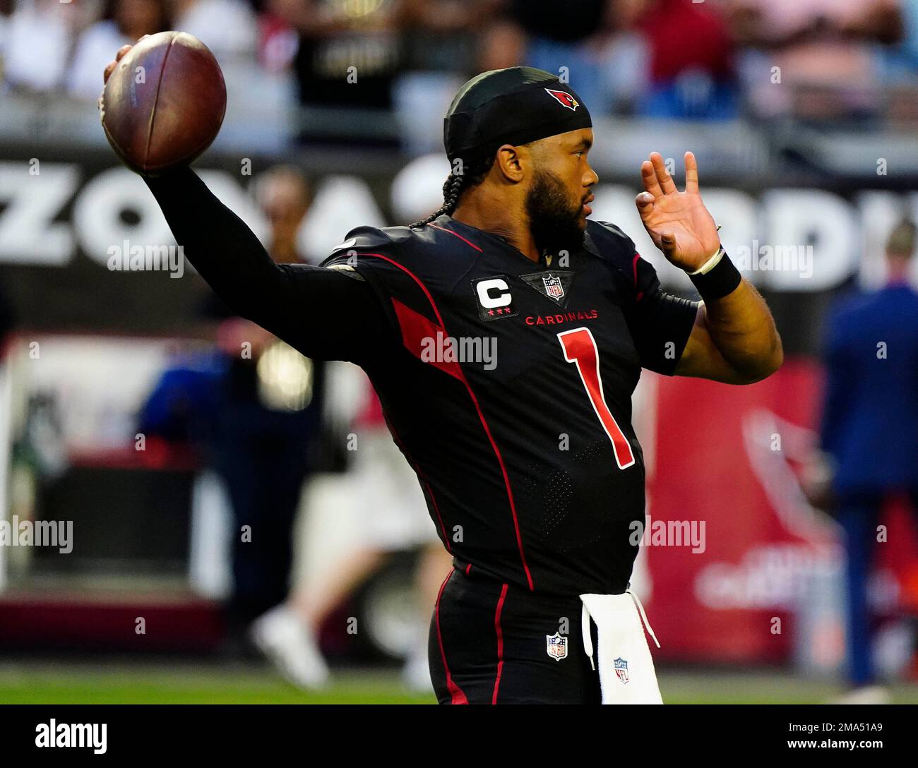 Arizona Cardinals quarterback Kyler Murray (1) warms up before an NFL  football game against the New Orleans Saints, Thursday, Oct. 20, 2022, in  Glendale, Ariz. (AP Photo/Rick Scuteri Stock Photo - Alamy