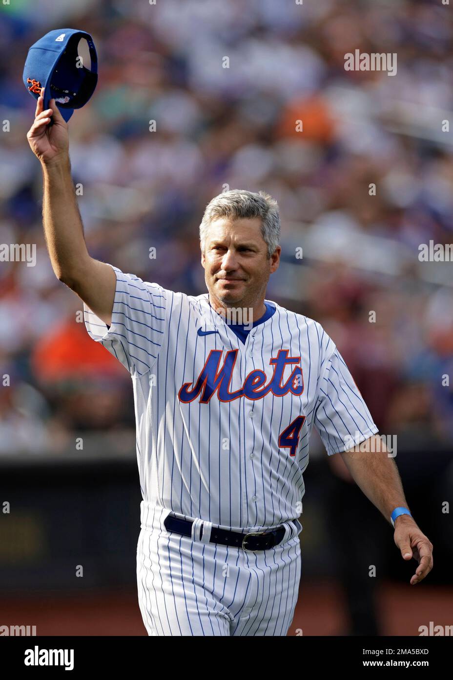 Former New York Mets' Robin Ventura during Old-Timers' Day ceremony before a baseball game between the Colorado Rockies and the New York Mets on Saturday, Aug. 27, 2022, in New York. (AP Photo/Adam Hunger) Stock Photo