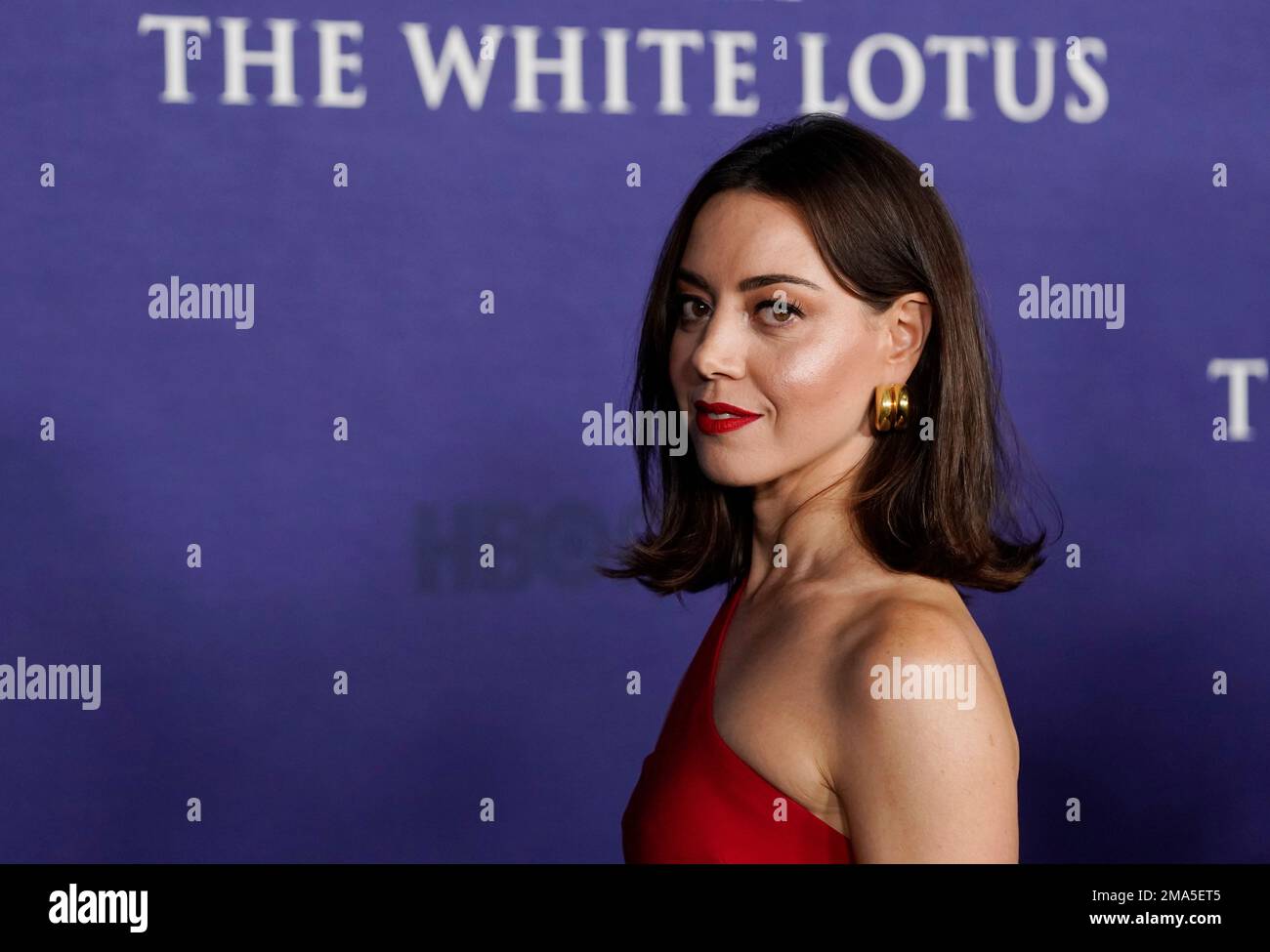 Aubrey Plaza, a cast member in "The White Lotus," poses at the season ...
