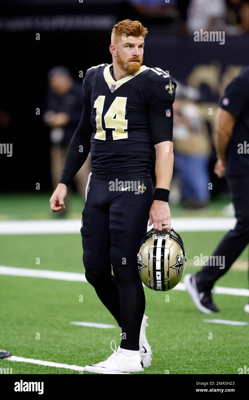 New Orleans Saints quarterback Andy Dalton (14) warms up an NFL football  game against the Cincinnati Bengals, Sunday, Oct. 16, 2022, in New Orleans.  (AP Photo/Tyler Kaufman Stock Photo - Alamy