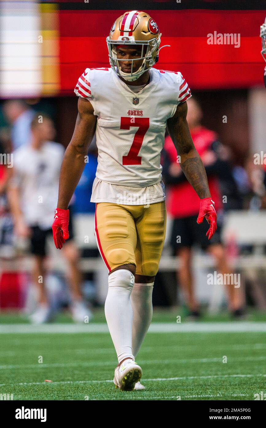 San Francisco 49ers cornerback Charvarius Ward (7) lines up during the