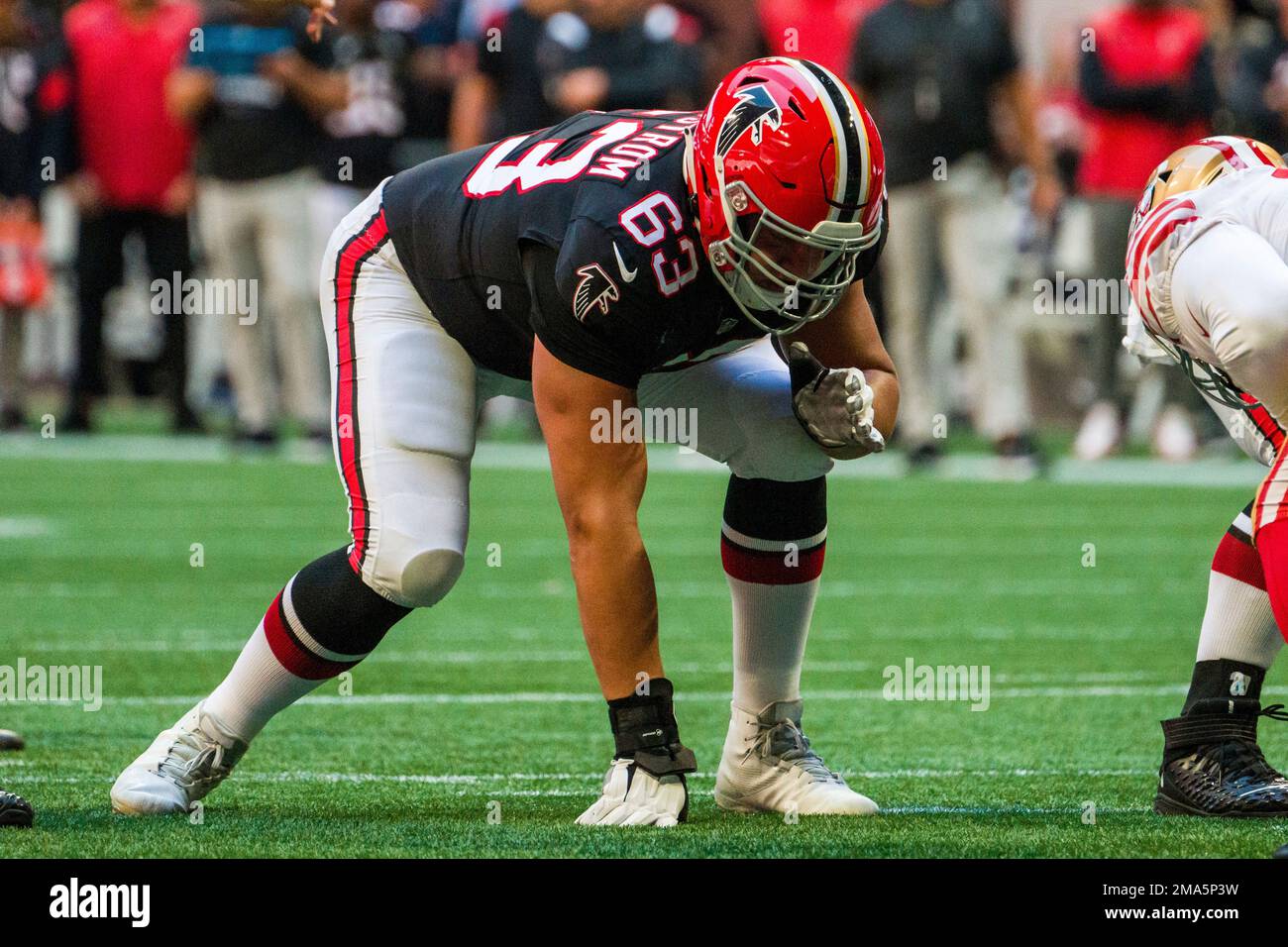 Atlanta Falcons guard Chris Lindstrom warms up before an NFL football game  against the Buffalo Bills in Orchard Park, N.Y., Sunday, Jan. 2, 2022. (AP  Photo/Adrian Kraus Stock Photo - Alamy